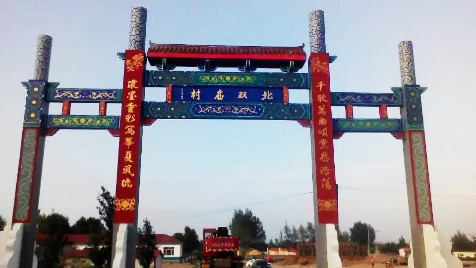 千年古寺女壁画师成网红 遭质疑实为毁文物